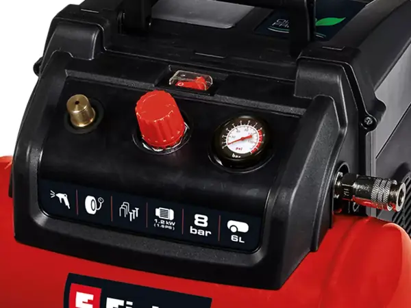 Detailansicht von Druckminderer und Manometer des Einhell Kompressors TC-AC 190/6/8 OF Set.