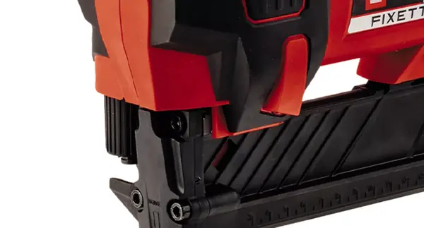 Detail nastavení hloubky na akumulátorové sponkovačce Einhell FIXETTO 18/38 S pro regulaci zatloukací hloubky sponek