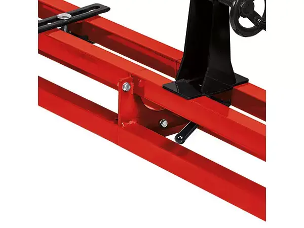 Detail dvojitého vodicího rámu soustruhu Einhell TC-WW 1000/1 pro stabilní vedení nástroje.