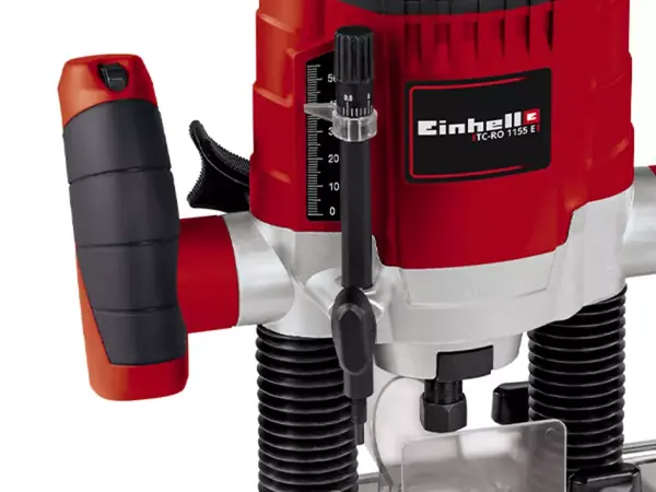 Boční pohled na horní frézku Einhell TC-RO 1155 E s viditelným nastavením hloubky a pogumovaným madlem.