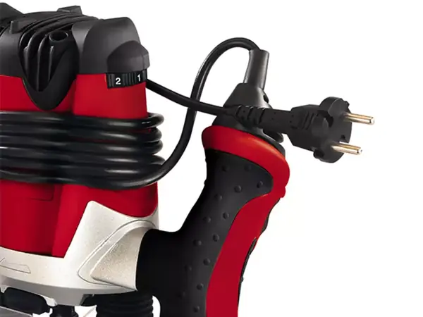 Boční pohled na horní frézku Einhell TE-RO 1255 E s praktickým klipem na upevnění síťového kabelu.