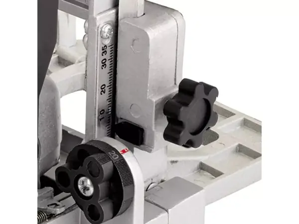 Frézka na lamely Einhell TC-BJ 900 se zaměřením na mechanismus pro nastavení výšky.