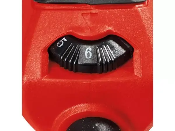 Detailní pohled na nastavovací kolečko otáček na multifunkčním nářadí Einhell TC-MG 250 CE, nastavené na stupeň 6.